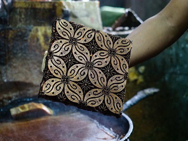 Menggali Keindahan Batik Kayu: Menemukan Kekayaan Alam dan Warisan Budaya Indonesia